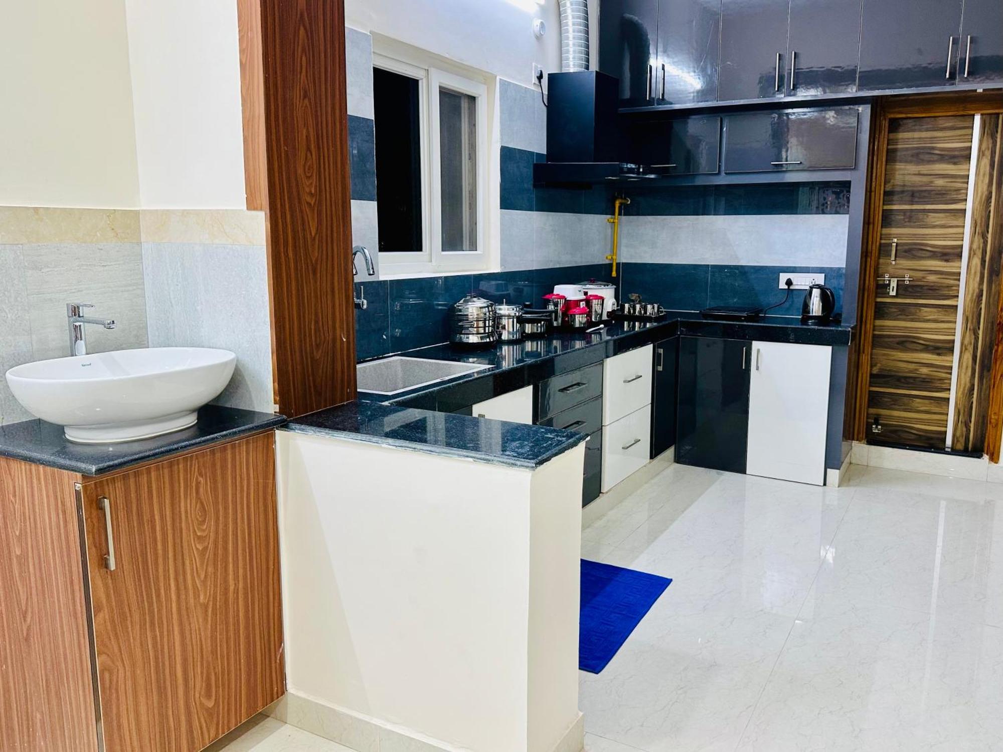 Truelife - 3Bhk Family Suites - Ps4 Pure Veg Restaurant On The Way To Balaji Temple - 2500 Sft Large Signature Apartment - Modular Kitchen - Super Fast Wifi, Smart Tv, 250 Jio Channels - Parking - Easy Access To All Temples - Top Service With Lots Of Tirupati Exterior foto